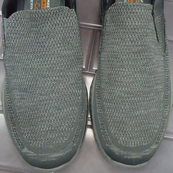 SIZE 10.5. Skechers Relaxed Fit Air- Cooled sneakers. - Picture 3 of 16